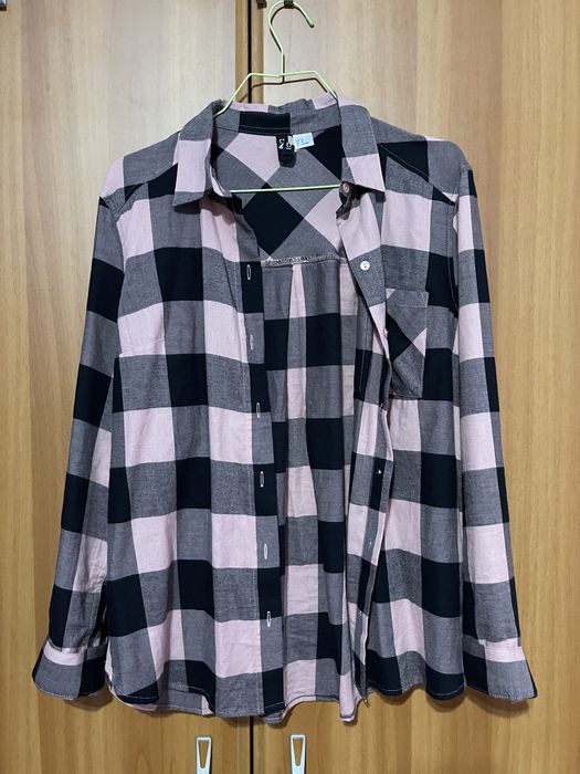 Camasi roz pudra model pisici Bershka, roz cu carouri negre HM XS