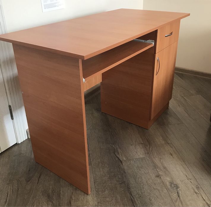 Продам компьютерный стол