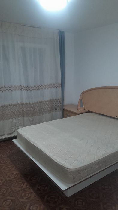 Închiriez apartament cu 2 camere