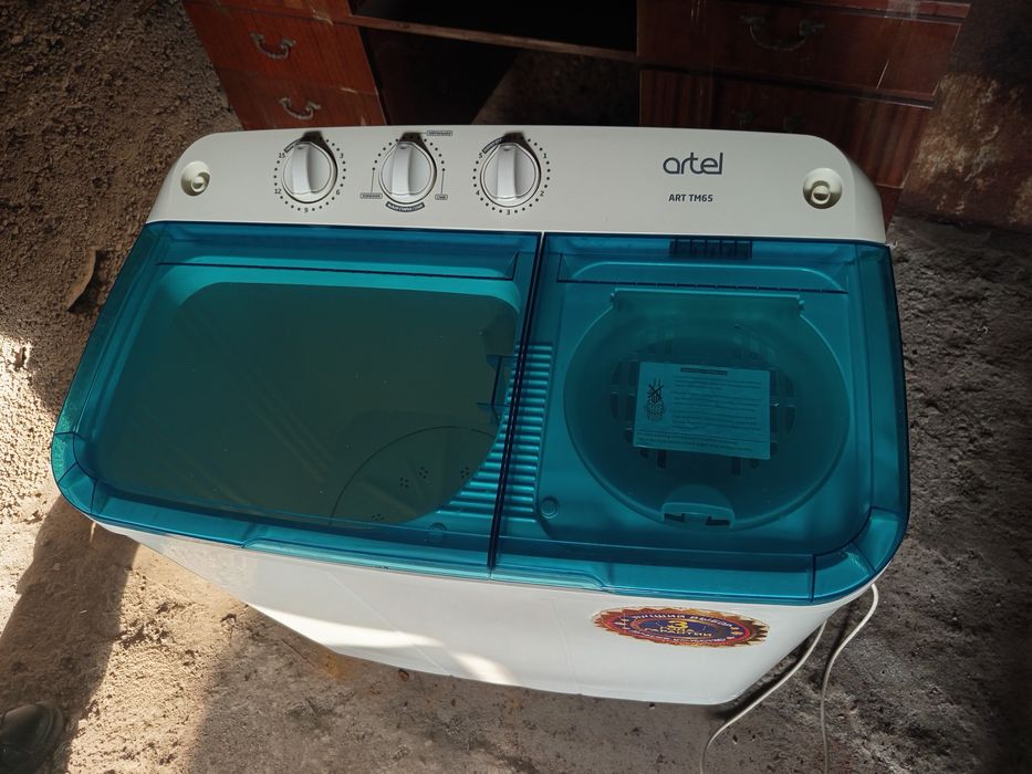 Kir yuvish mashinasi sotiladi