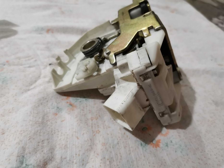 Брави за Ford Mondeo задни врати 2 бр ЗА 10 ЛВ ОБЩО