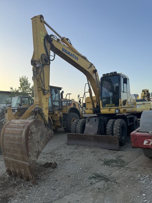 Excavator komatsu pe roți