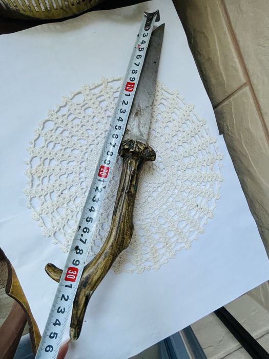 Красив стоманен нож с рог