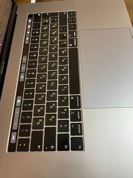 MacBook Pro 15″ (2018) — Intel Core i7, 16 GB RAM, 256 GB SSD