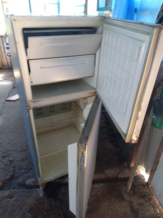 Холодильник двухкамерный