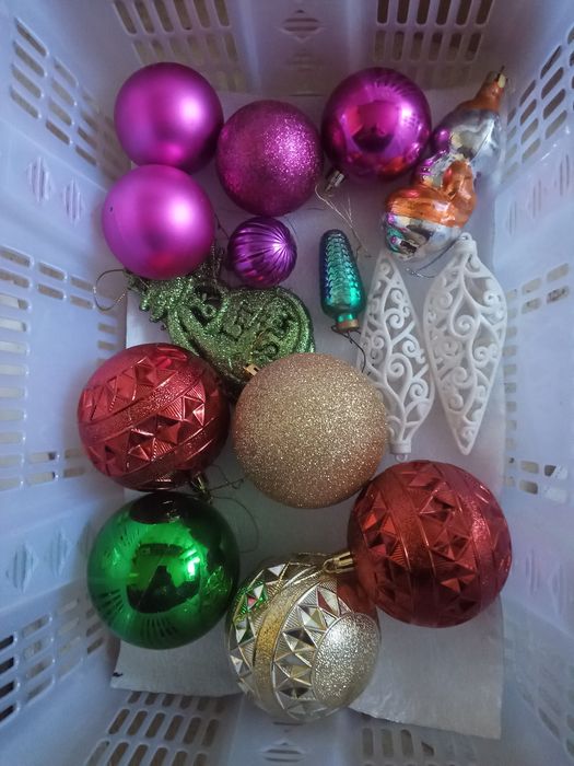 Продам новогодним игрушки бу.
