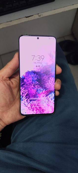 Samsung S20.  12   128gb
