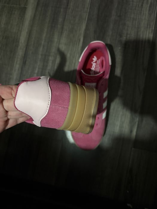 Adidas gazelle bold розови