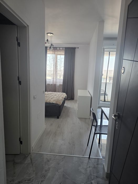 Închiriez garsoniera + loc parcare