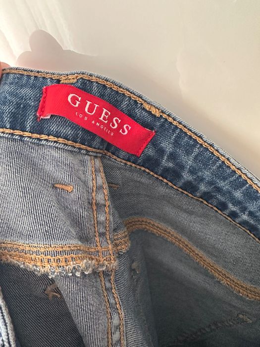 Дамски Дънки Guess с камъчета около джобовете размер 27 хс/с