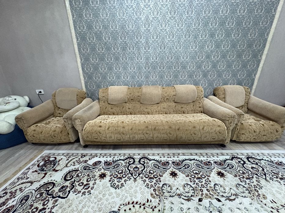 Продаются диван и кресла