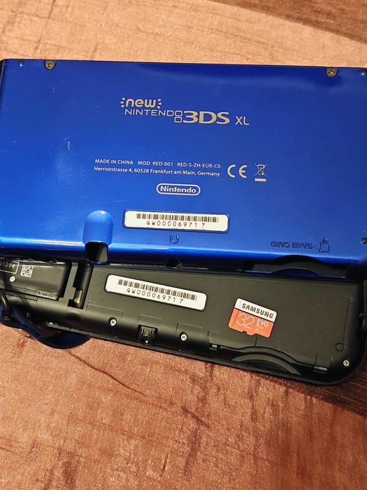 New Nintendo 3DS XL Louvre Audioguide Edition