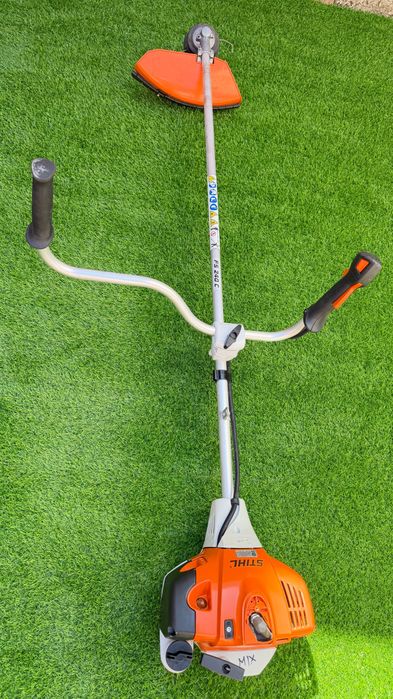 Бензинова моторна косачка с двуръкохватково управление STIHL FS 240 C