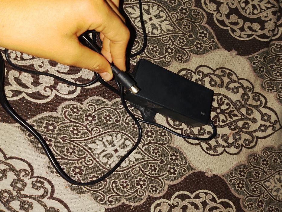 Vînd încărcător de trotineta Xiaomi