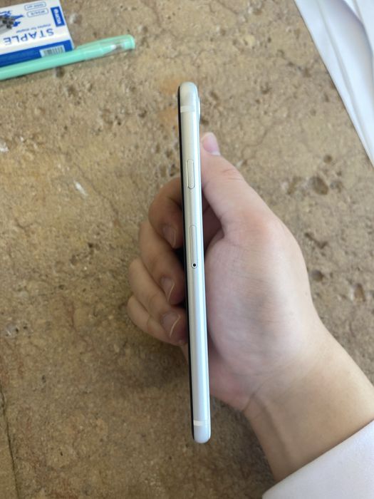 Продается iPhone se 2020