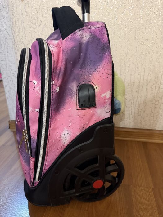 Рюкзак на колесиках