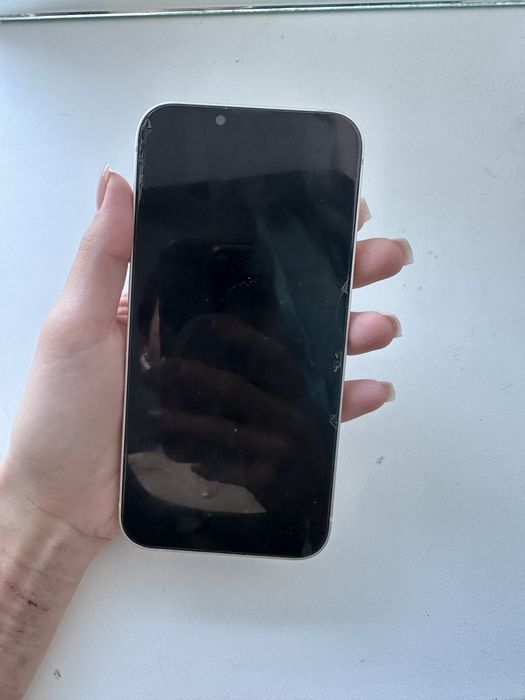Продам Iphone 13