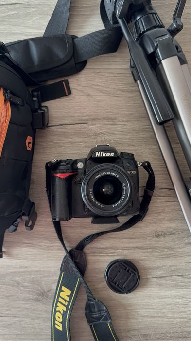 Nikon D7000 + обектив + 128GB + трипод + чанта (пълен комплект)