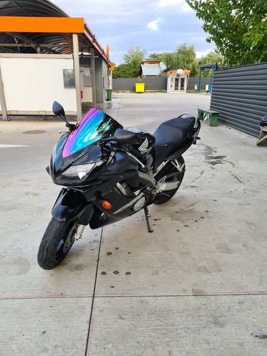 Vând Honda CBR F4i