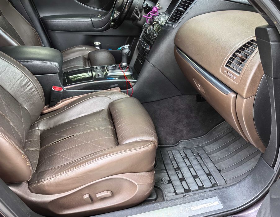 ЛЕК АВТОМОБИЛ Infiniti FX30 D - 2012 година.,