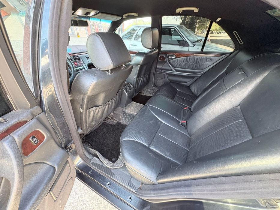 Продам машину Mersedes Benz 2.8
