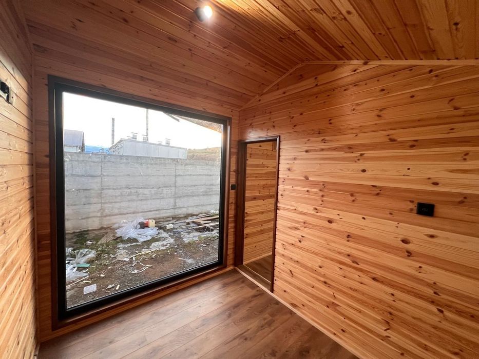 Cabanuta din lemn locuibila pe stoc