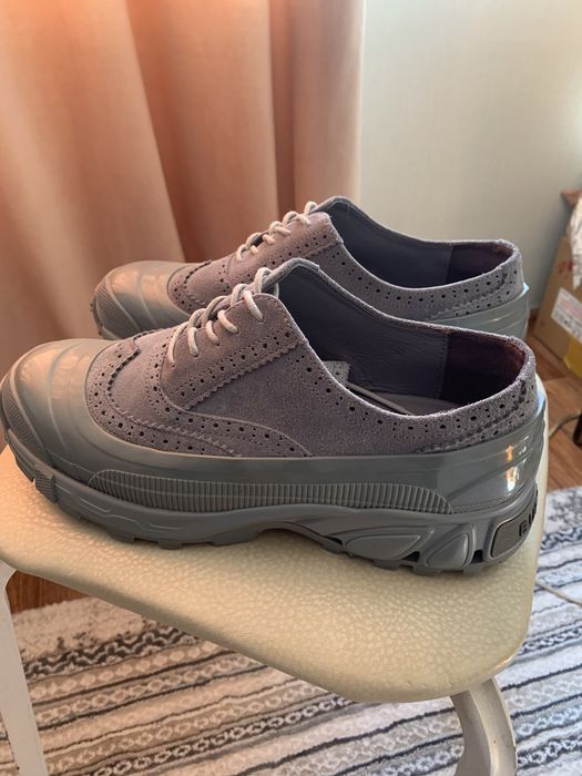 Обувь от бренда burberry