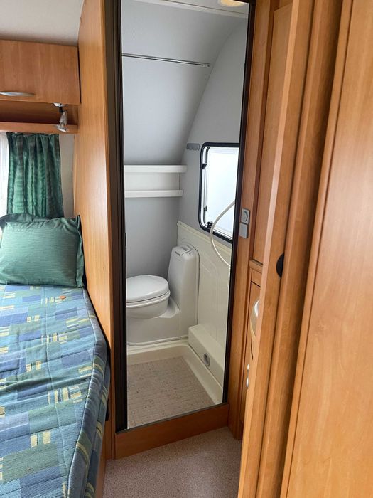 Продавам  каравана нов внос с възможност за преспиване на 6 човека