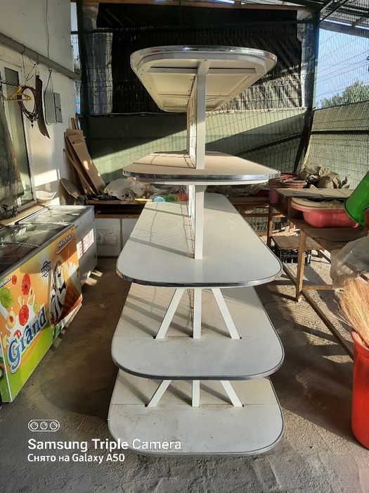 Dokon uchun vitrinala bor