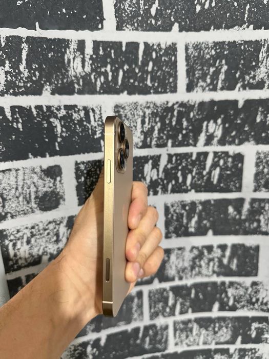 iPhone Xr 16 pro korpusda desert titanim