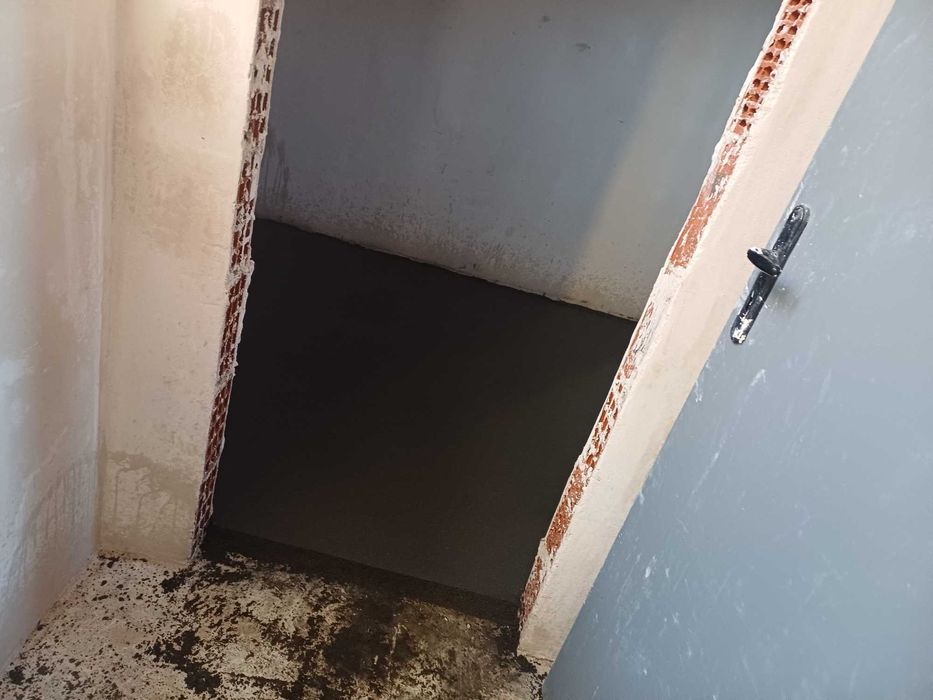 Полагане на подово отопление и циментова замазка.