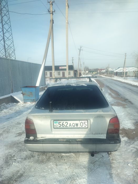 Машина Ниссан примьера