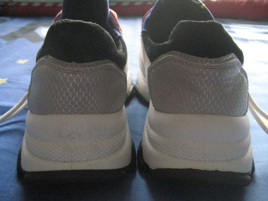 Продавам дамски спортни маратонки