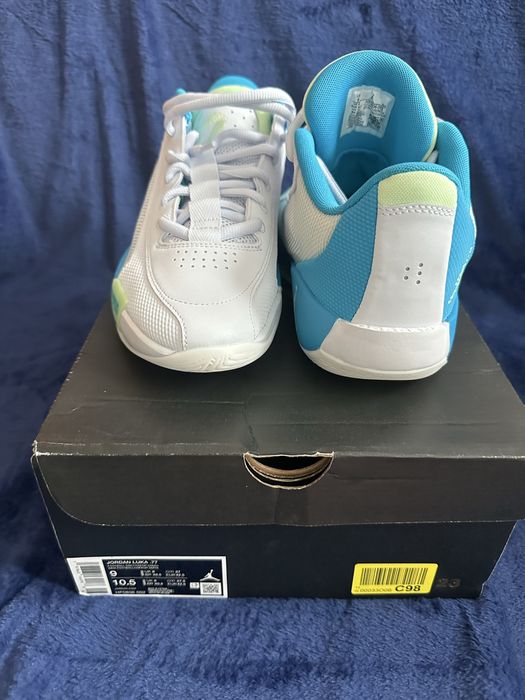 Jordan Luka2 . Noi , nepurtati , cutie originala.