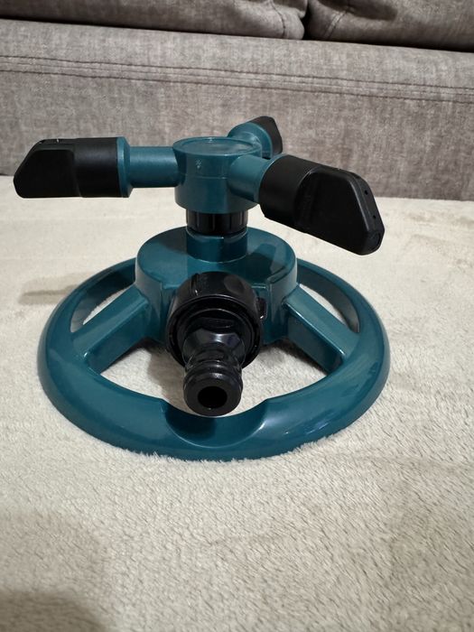 Въртящ се градински разпръсквач / спринклер за поливане