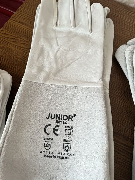 Специальные перчатки для работы