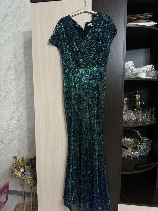 Продаю вечерние платья