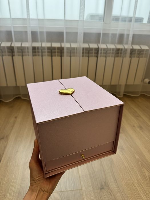 Продам подарочную коробку