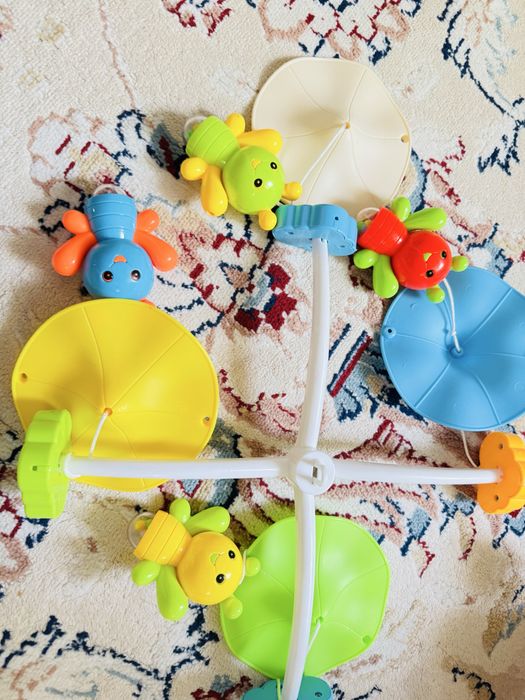 Мобиль для манежа