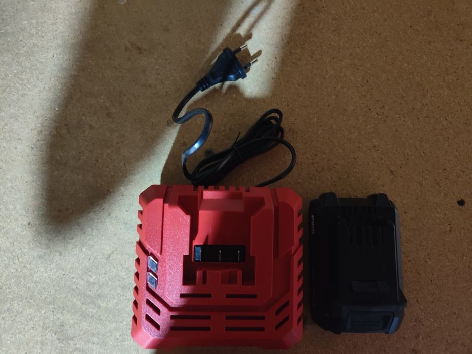 Skil acumulator și încărcător nou nefolosit