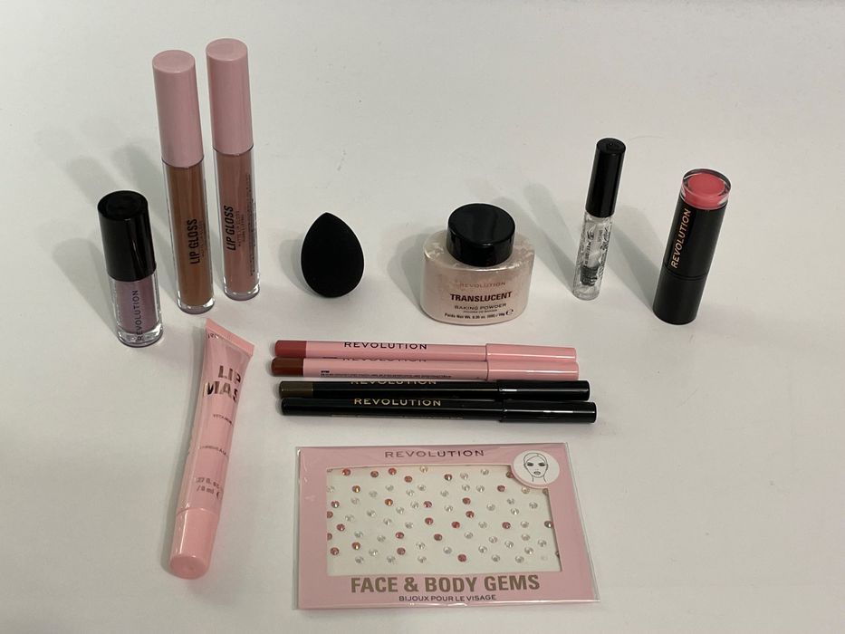 Set 13 cosmetice Makeup Revolution