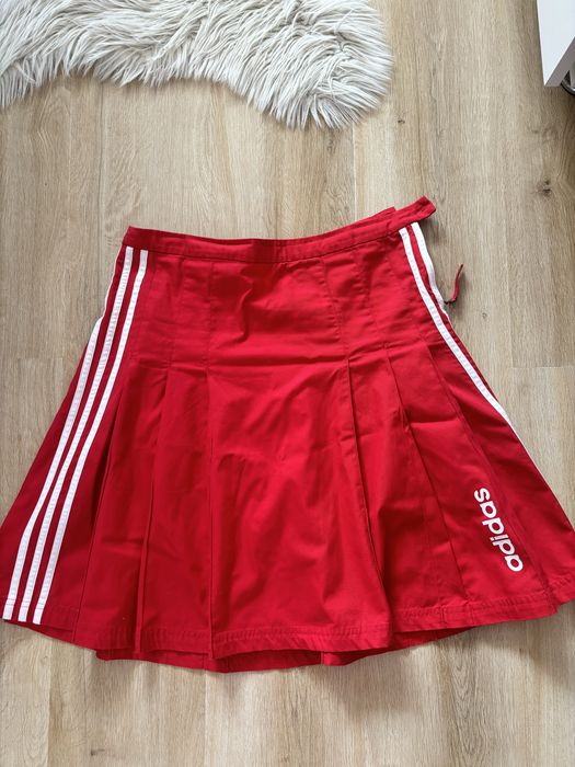 Fusta Adidas, marimea M, in stare foarte buna