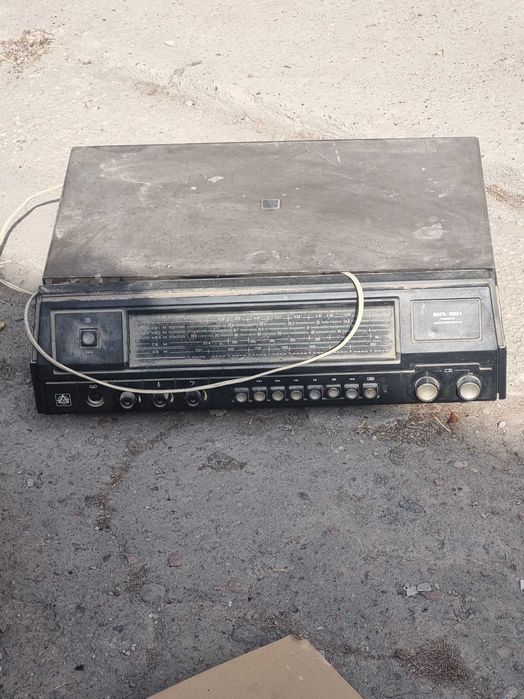 Радиолла проигрыватель для пластинок и радио произво Ссср рероритет