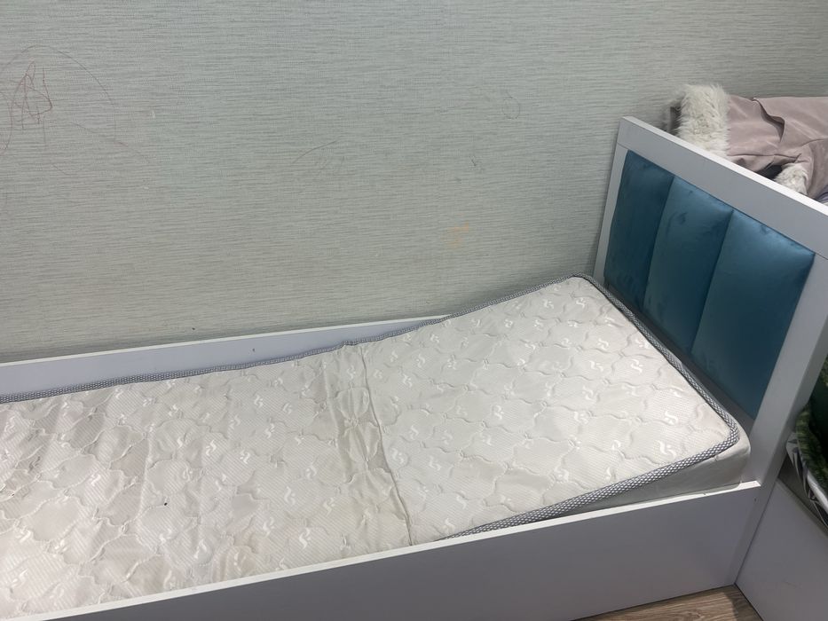 Bolalar divani sotiladi, matrasi bilan birga