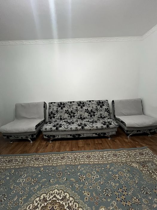 Продам диван с 2 креслами