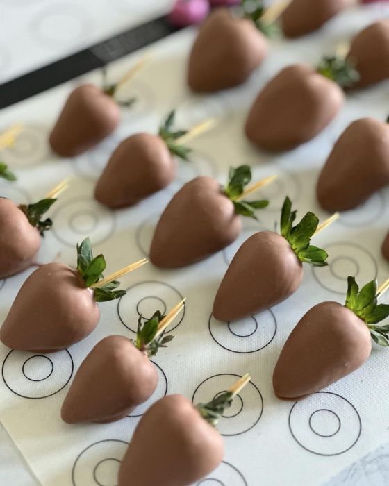 Сочный,мощный клубника в шоколаде