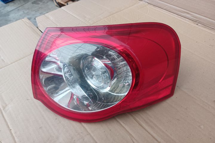Lampa / Tripla stop dreapta pe aripa Volkswagen VW Passat B6