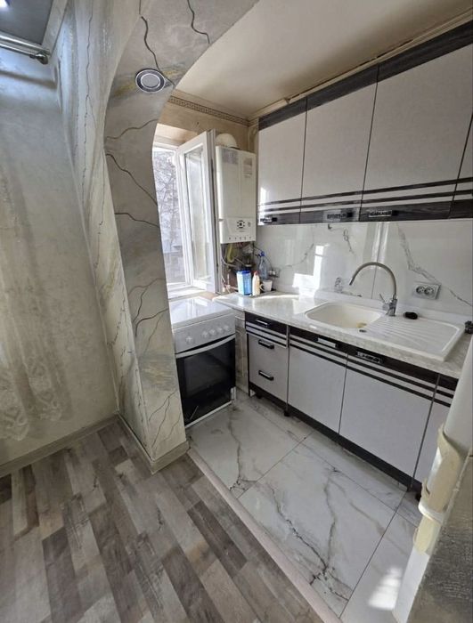 Apartament cu 2 camere, etajul 1, Str. Vasile Pârvan – vizavi de Casa Sturza