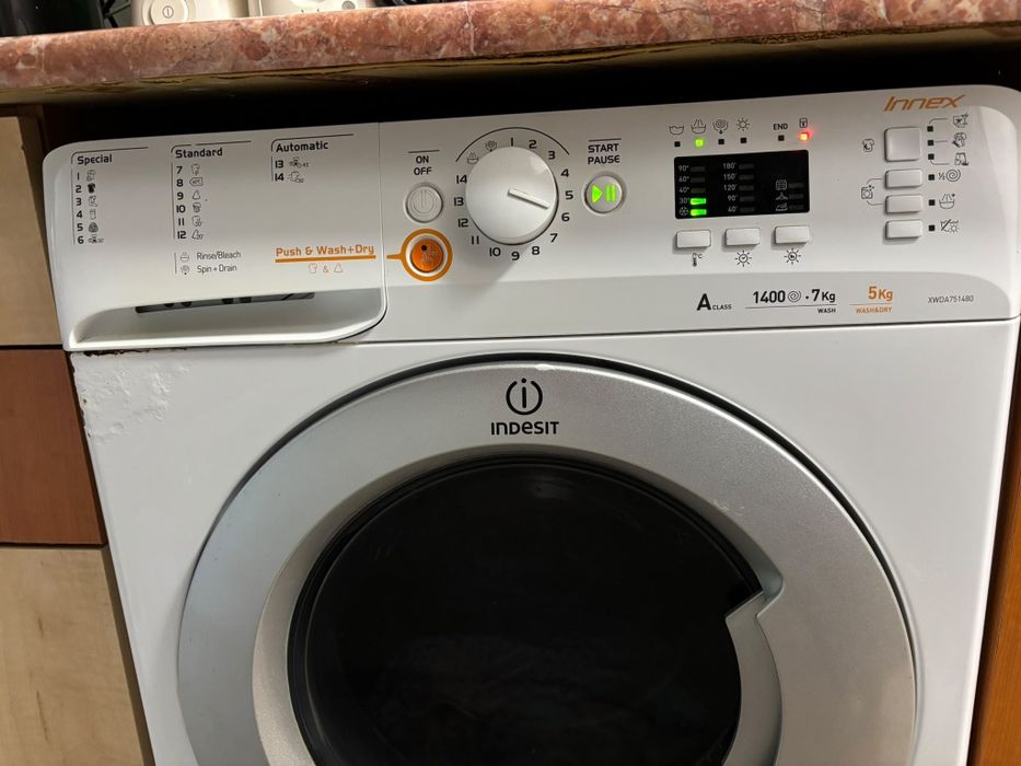Vând mașină de spălat rufe Indesit, cu uscător