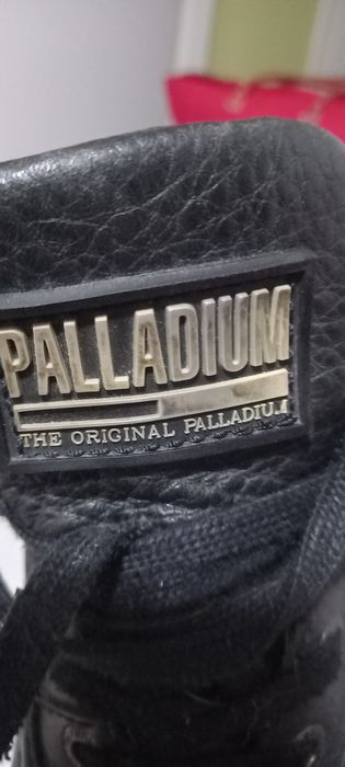 Vând ghete dama de marca Paladium